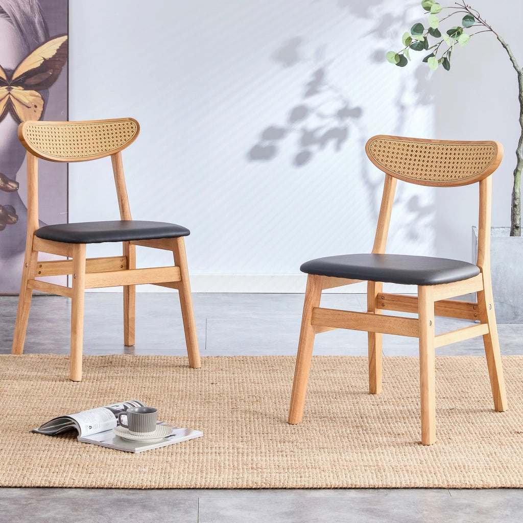 Sedia da pranzo in legno massello con schienale in rattan e seduta imbottita