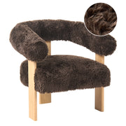 Poltrona marrone chiaro e marrone scuro con rivestimento in pelliccia sintetica design retrò e gambe in legno per salotto
