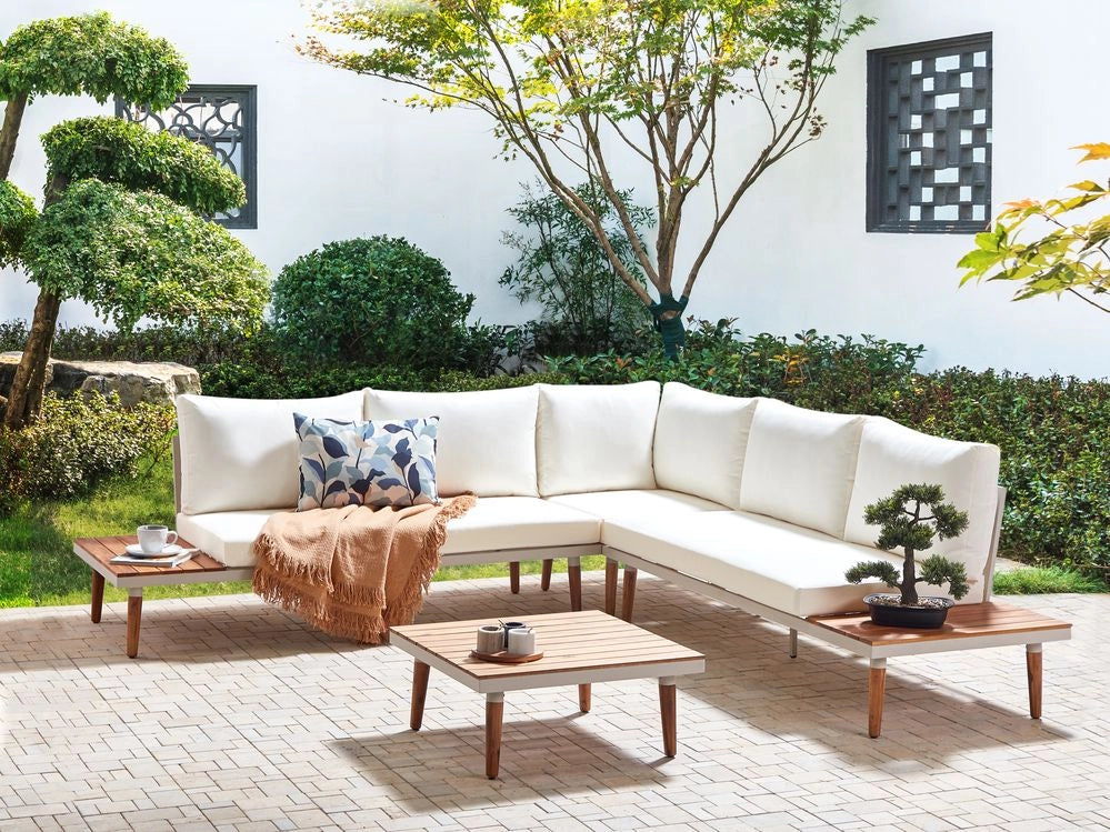 Set da giardino con divano angolare a 5 posti tavolino in legno d'acacia e cuscini bianco sporco esterno stile moderno