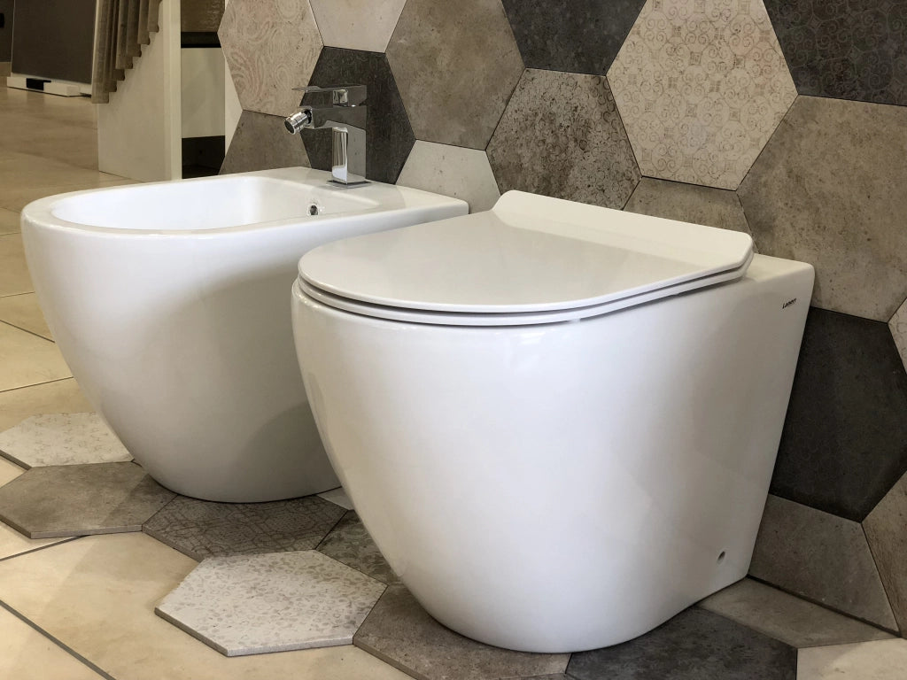 Sanitari a terra filo muro, linea tonda