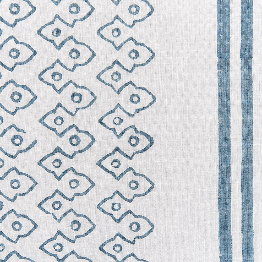 Set di 2 cuscini cotone bianco e blu scuro 45 x 45 cm stampa a blocchi soggiorno camera da letto