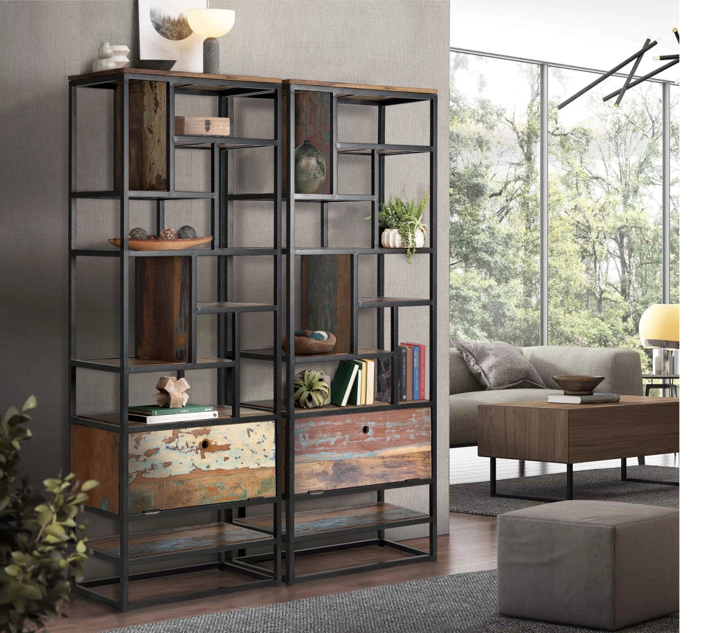 Libreria in legno riciclato e struttura in metallo