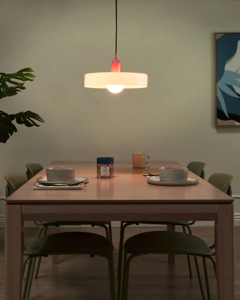 Lampadario tondo in vetro con paralume a globo bianco stile moderno