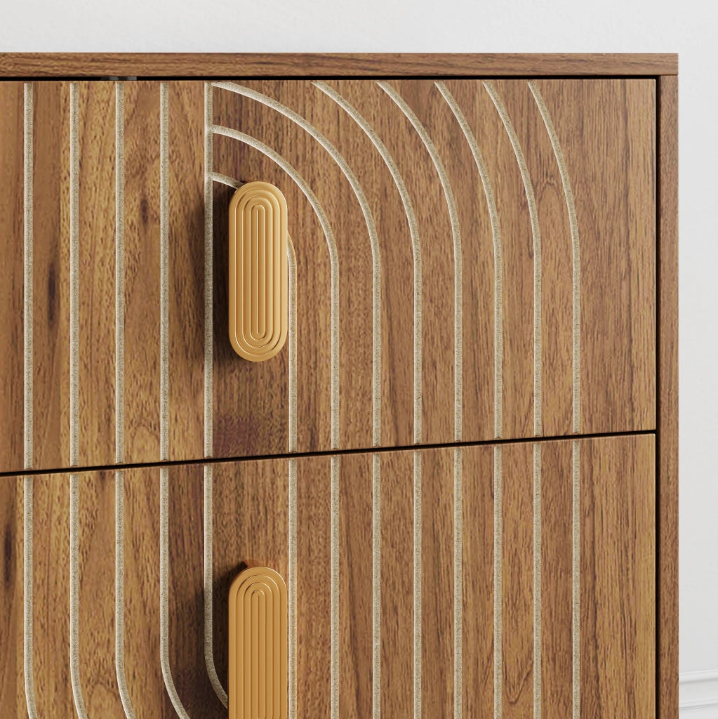 Comodino boho con 2 cassetti; decori geometrici; finitura marrone noce e maniglie dorate