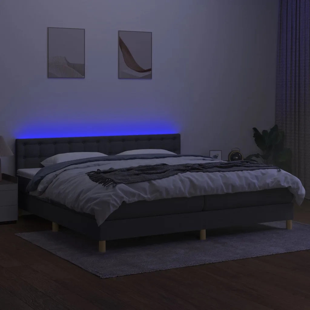 Letto a Molle Materasso e LED Grigio Scuro 200x200cm in Tessuto 3134062