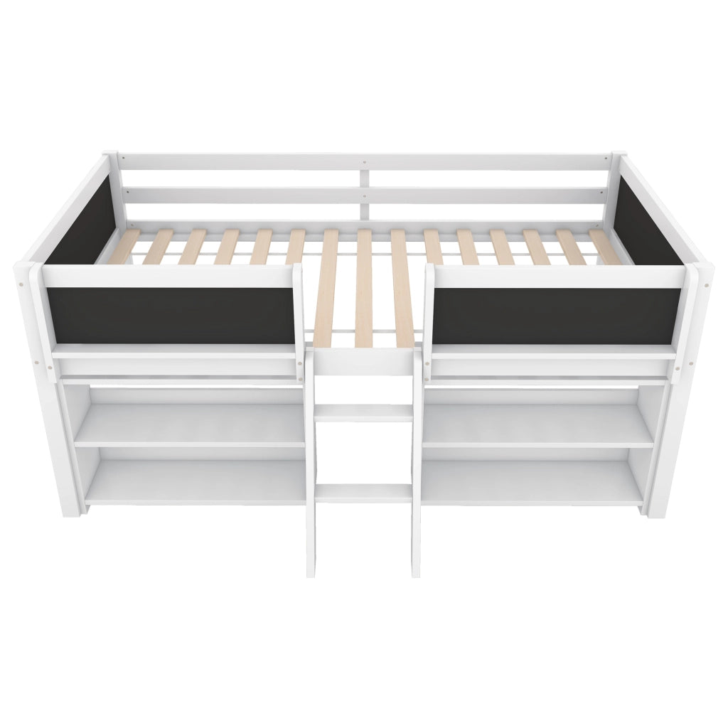 Letto a soppalco 90 × 200 cm con ripiani lavagna scala e barriera in legno e MDF bianco