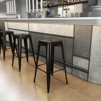 Set 4 Sgabelli da Bar in Metallo con Poggiapiedi per Interni ed Esterni, 43x43x76 cm, Nero