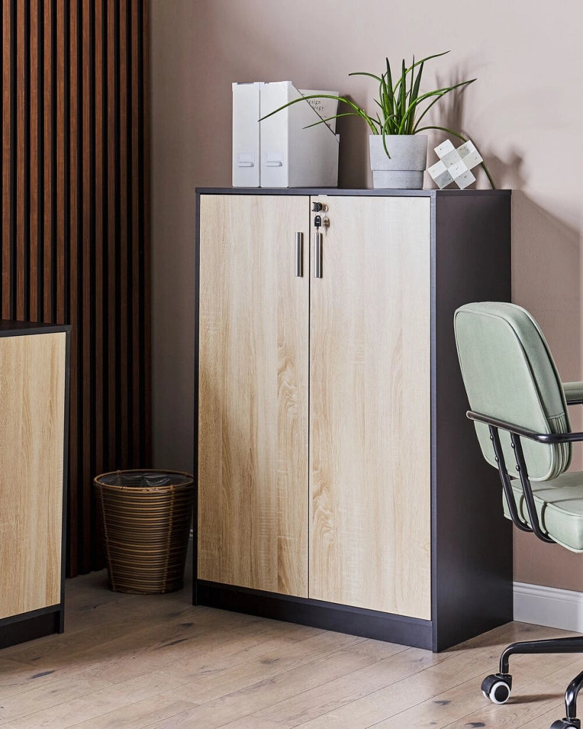Armadietto moderno a 2 porte e 3 ripiani con chiusura a chiave in legno chiaro e nero design moderno ufficio contemporaneo