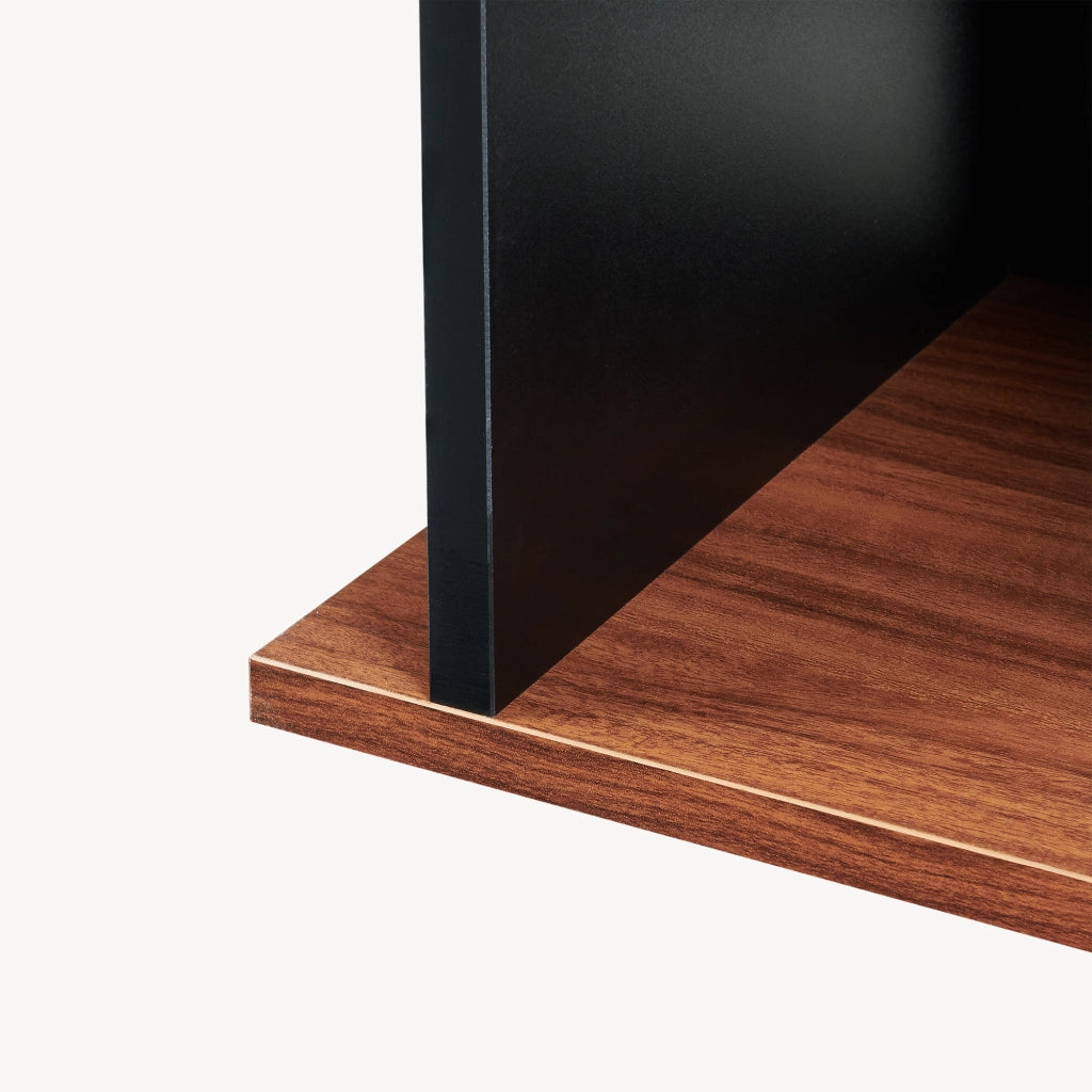 Tavolino Laterale Trond Mobiletto Basso a 2 Scomparti 50 x 33 x 29 cm - Nero/Effetto Noce [en.casa]