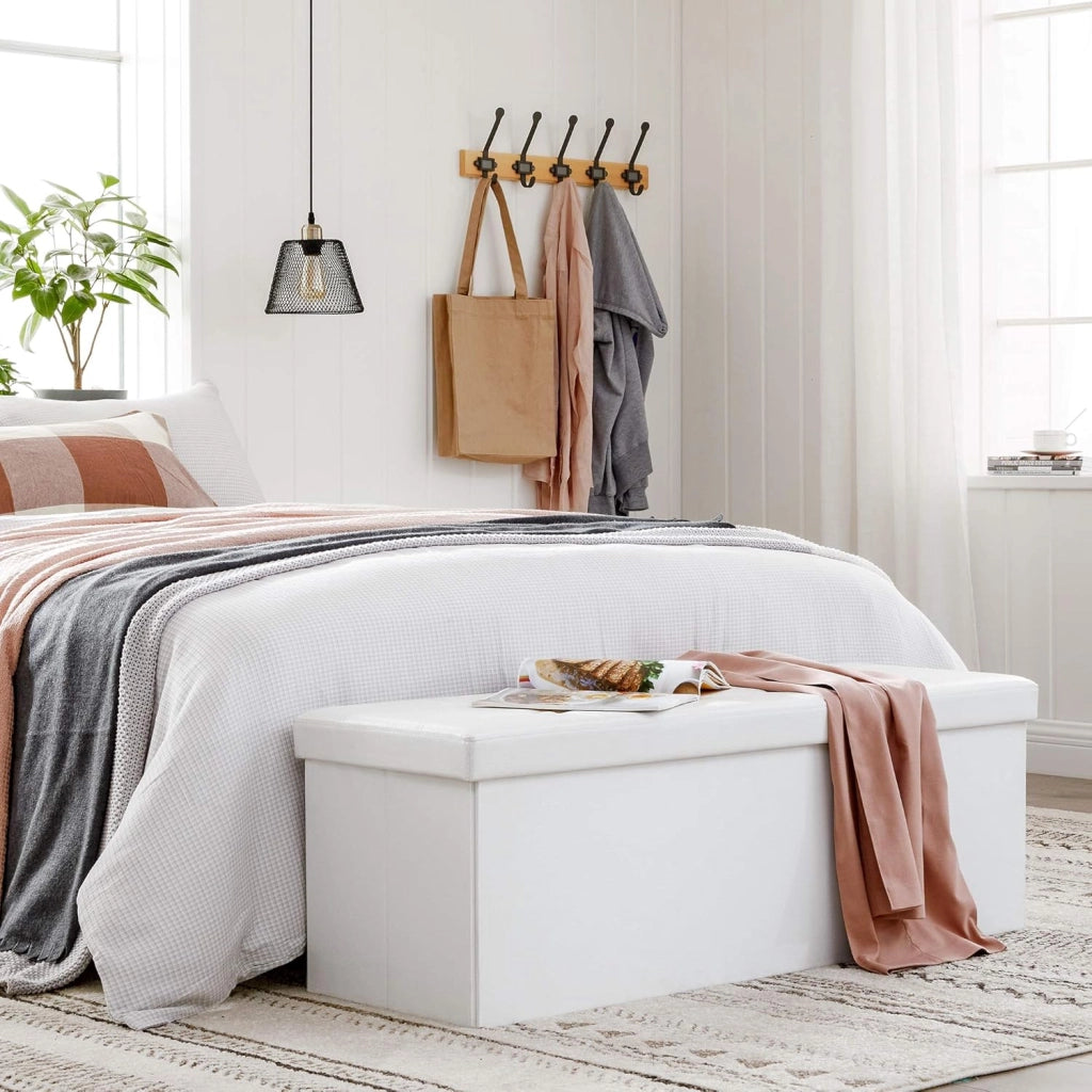 SONGMICS Cassapanca Contenitore 120L, Pouf Contenitore, Panca Poggiapiedi Pieghevole, Capacità di Carico di 300 kg, Seduta Imbottita, Bianco LSF702.