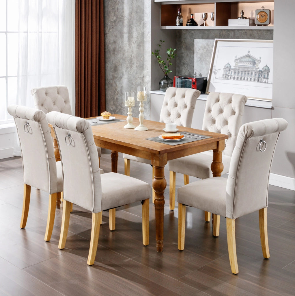 Set di 4 sedie da pranzo in velluto con gambe in legno di quercia; beige