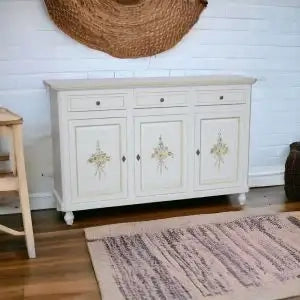 Credenza base napoletana in legno Shabby chic 3 ante bianca decorata filo verde