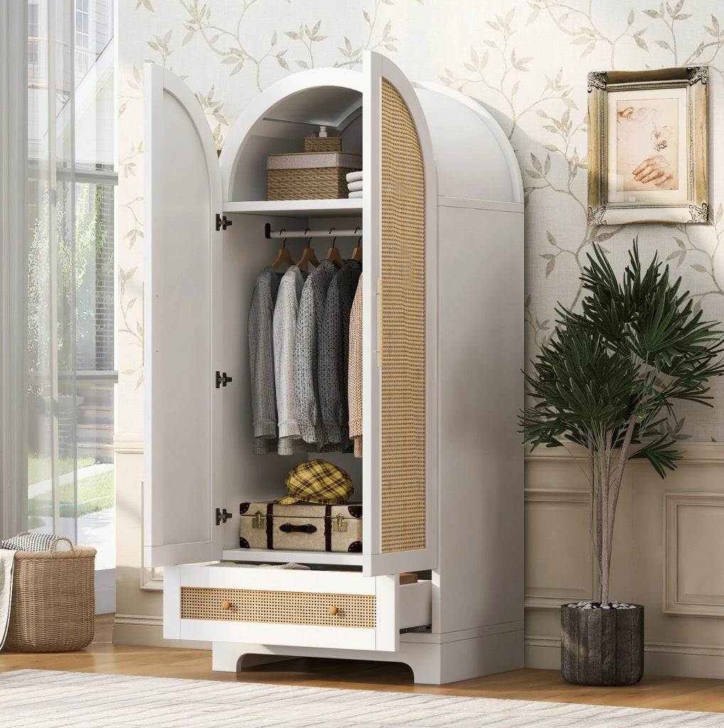 Armadio 2 ante bianco con 2 cassetti e pannelli effetto rattan