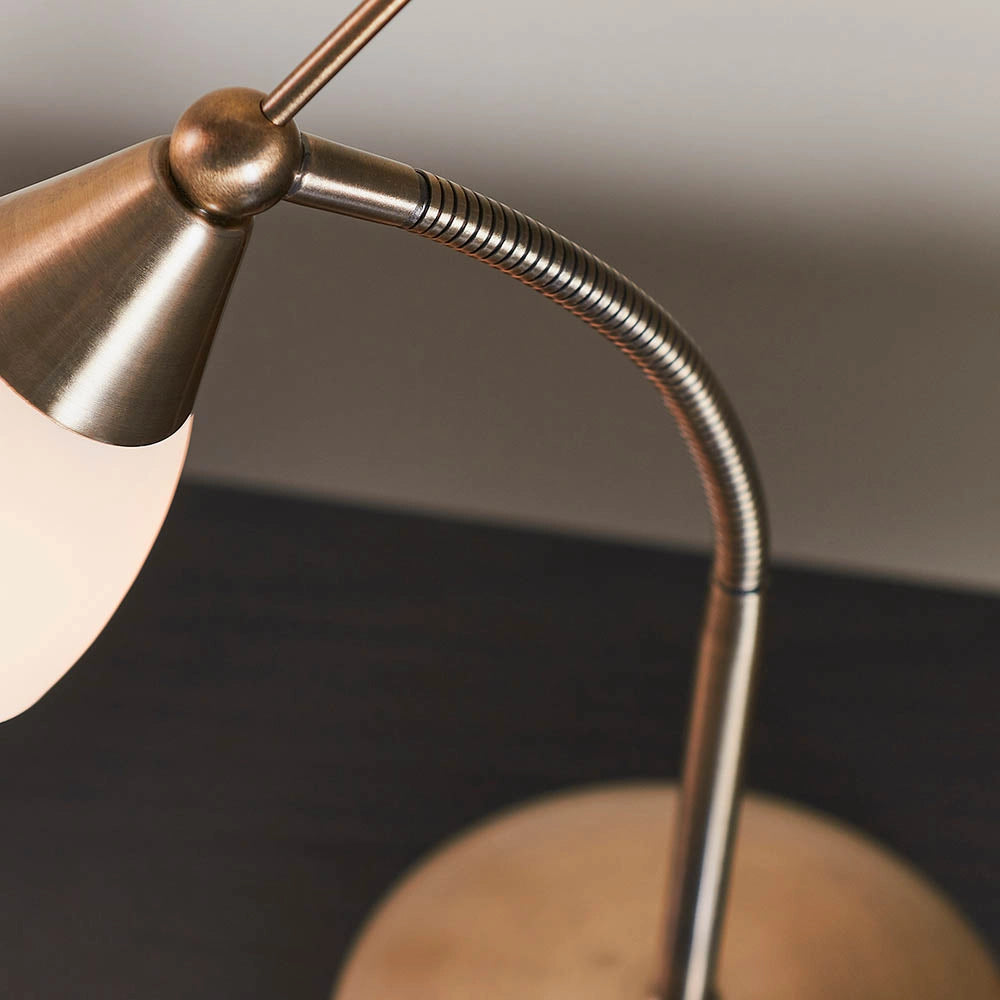 Lampada da tavolo industrial ottone antico touch Endon