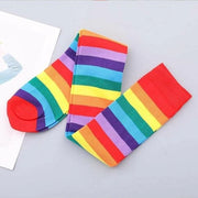 Sokke per donne con strisce arcobaleno lunghe, calze da vita con strisce orizzontali