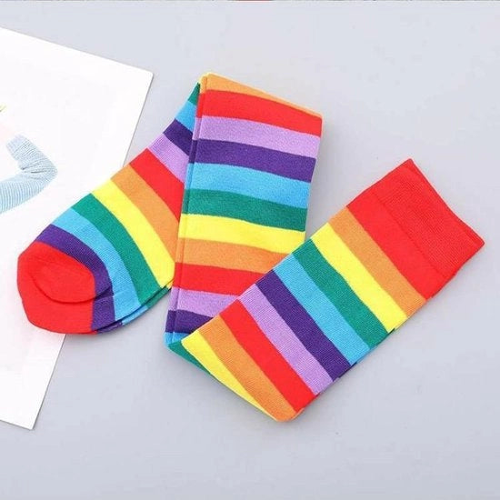 Sokke per donne con strisce arcobaleno lunghe, calze da vita con strisce orizzontali