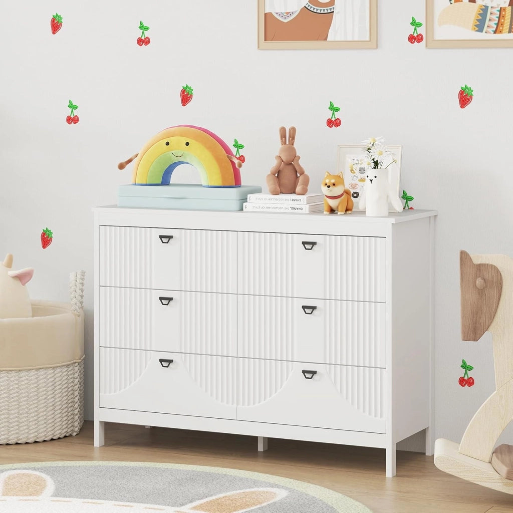 Cassettiera in legno con 6 cassetti, mobile portaoggetti con kit antiribaltamento, 106 x 40 x 79 cm, aspetto elegante, cassettiera per camera da letto, soggiorno, ingresso, bianco