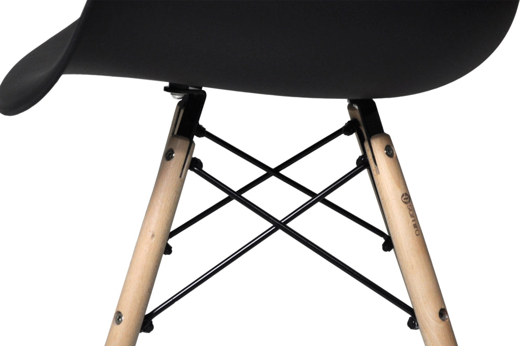 Sedia in plastica nera, poltrona con piedi in legno (2 pz) - SD10DAPL