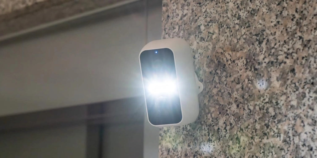 Wireless Security Cam 2K - Rilevamento di movimento, alimentazione wireless, controllo app e facile montaggio per monitoraggio ad alta risoluzione (esterno)