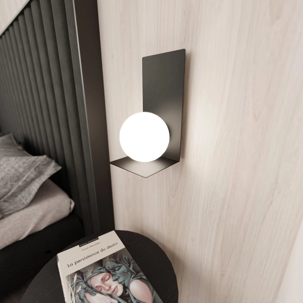 Applique Minimal 1 Luce Indiretta Agni Con Base In Acciaio Nero E Vetro Opale