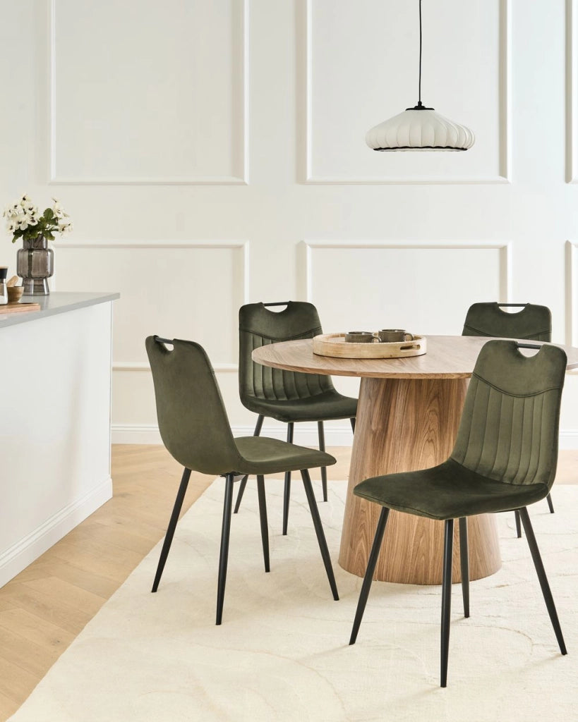 Set di 4 sedie da pranzo in velluto con gambe nere in ferro verniciato a polvere verde scuro stile moderno