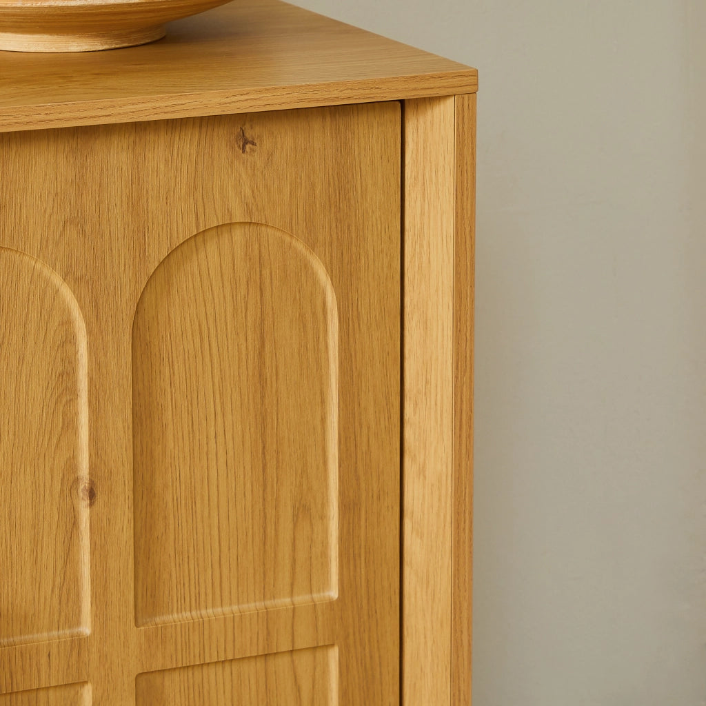 Credenza con ante curve; ripiani regolabili e antiribaltamento - per soggiorno - in MDF - 169×40×80 cm - naturale