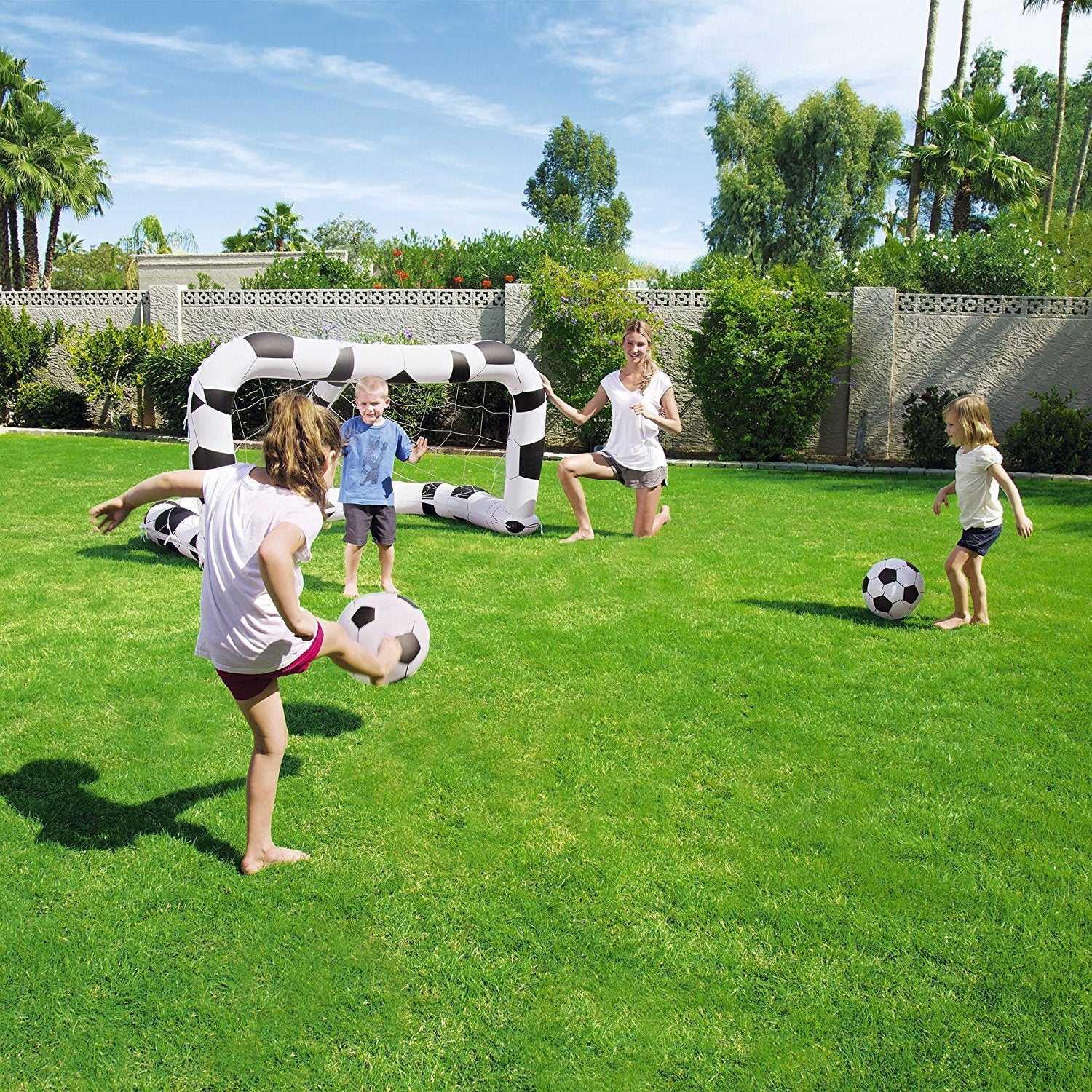 Porta Gioco Calcio Gonfiabile 52058 con 2 Palloni 213X122X137 Cm Bestway