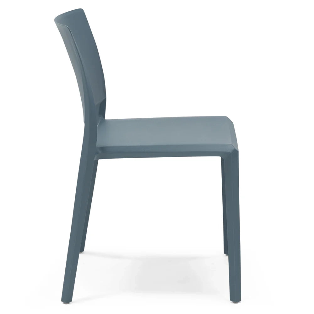 Set 4 sedie in polipropilene MEGAN, impilabile, resistente ai raggi UV, design moderno, ideale per sala da pranzo, cucina, sala d’attesa, bar, ristoranti o giardino, colore Avio