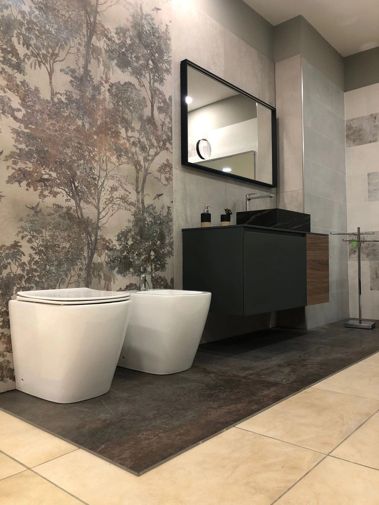 Moon Coppia di Sanitari a Terra Senza Brida con scarico Rimless , wc , Bidet e Coprivaso soft-close , Fissaggi e curva tecnica inclusa