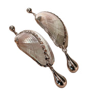 Orecchini vintage fatti a mano con conchiglie naturali, perfetti per una vacanza al mare.