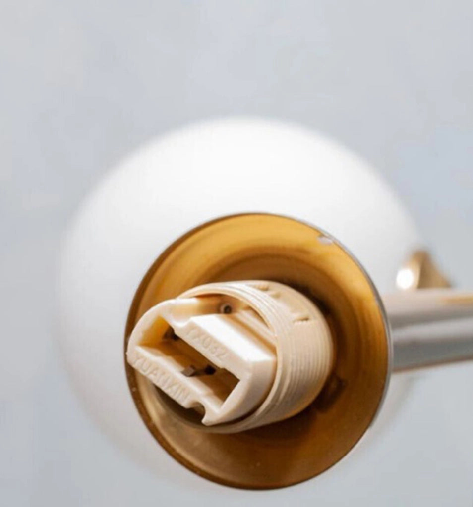 Lampadario a sospensione moderno da soffitto bronzo con 5 sfere in vetro bianco e attacco per lampadine G9