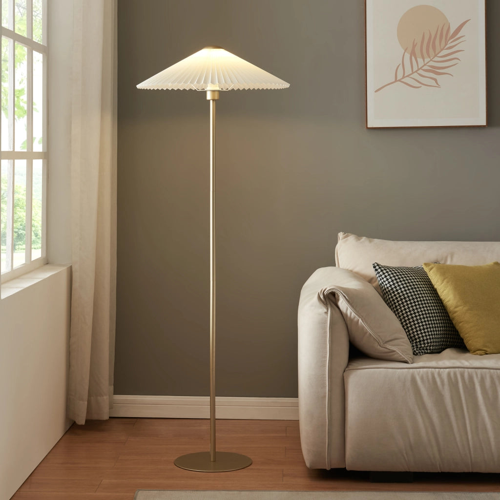 Lampada da Terra Appledore con Stelo Dorato e Paralume a Cono Piatto Pieghettato Bianco lux.pro