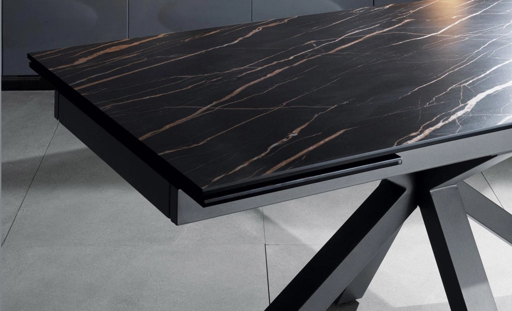 Tavolo Allungabile 160/240x90x76 cm in Metallo con Top Ceramica su Vetro Marmo Nero