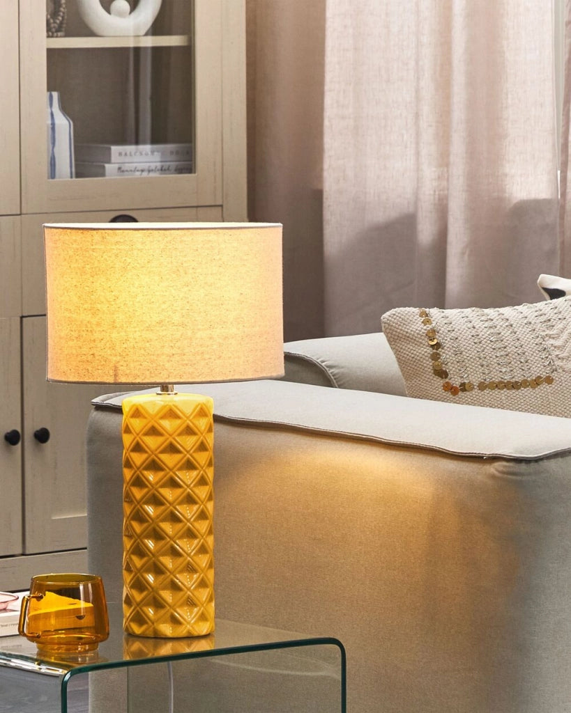 Lampada da Tavolo in Ceramica Gialla 49 cm Motivo Geometrico Beige Paralume Tamburo Comodino Soggiorno Camera da Letto Illuminazione