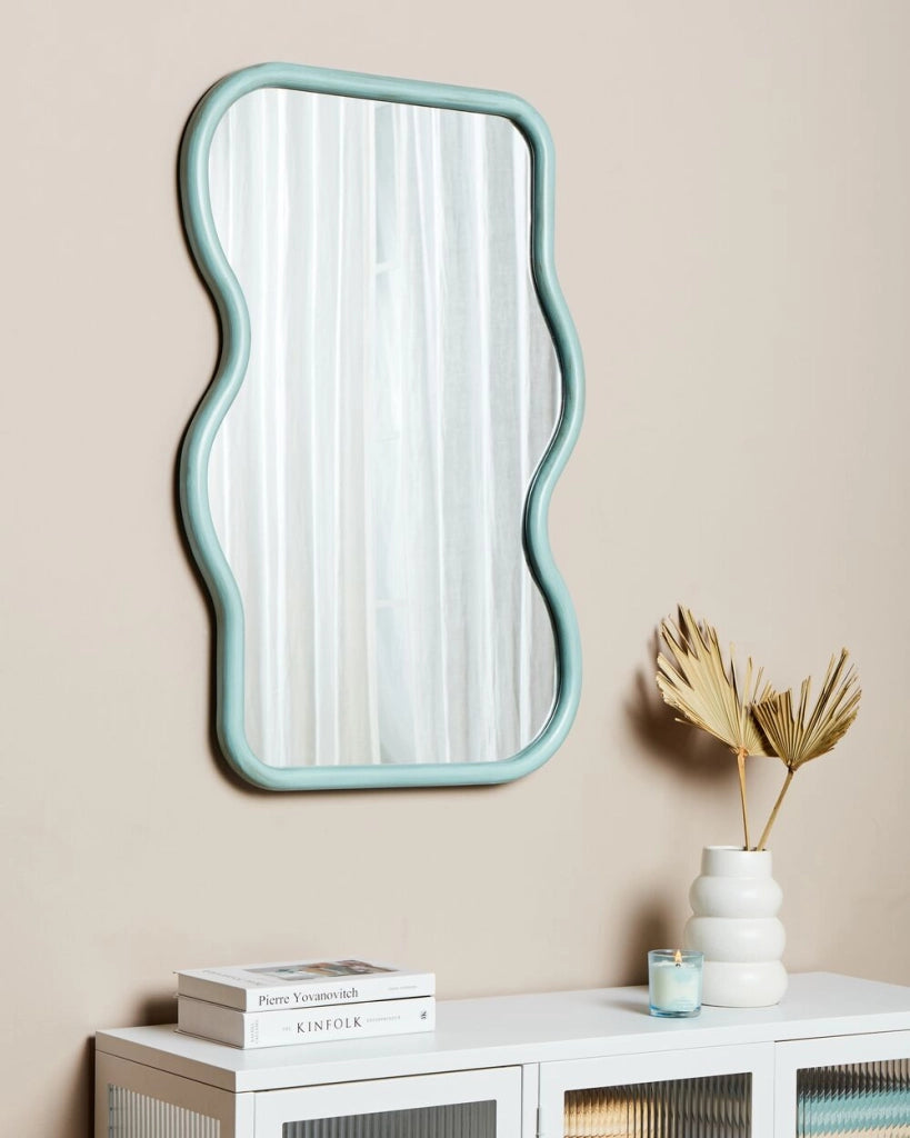 Specchio da parete con cornice in legno di Paulownia blu 58 x 90 cm Forma irregolare con ganci Decorazione da parete in stile moderno