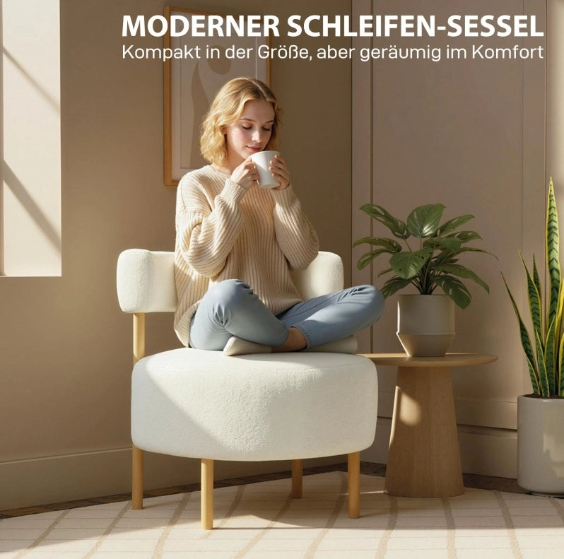 Poltrona lounge in bouclé crema con gambe effetto legno