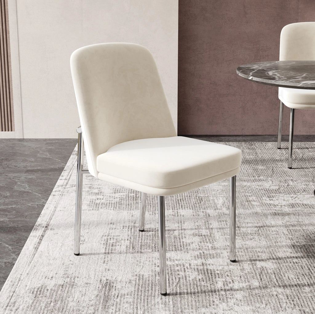 Set 2 sedie da pranzo in velluto beige con struttura in metallo cromato argento; seduta imbottita