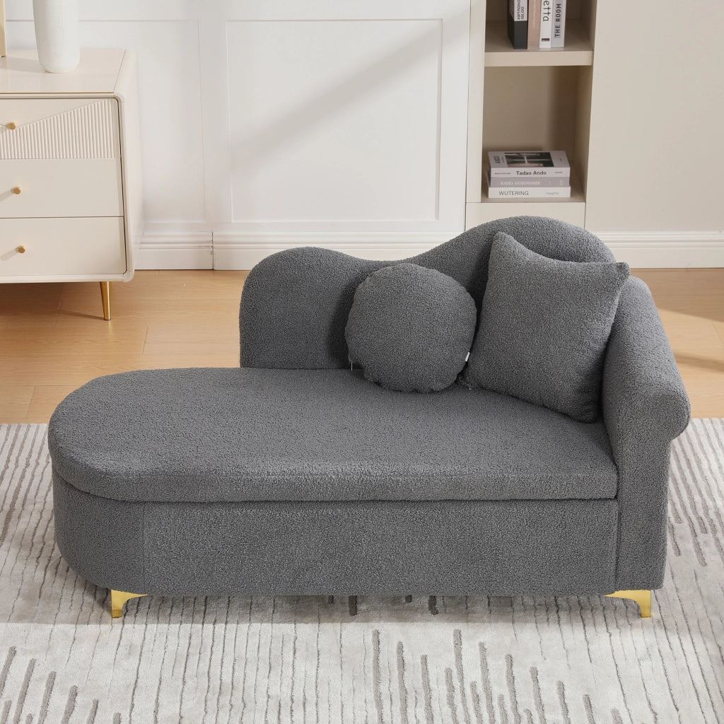 Chaise longue con vano contenitore, schienale ondulato e cuscini, in tessuto effetto teddy e metallo grigio antico