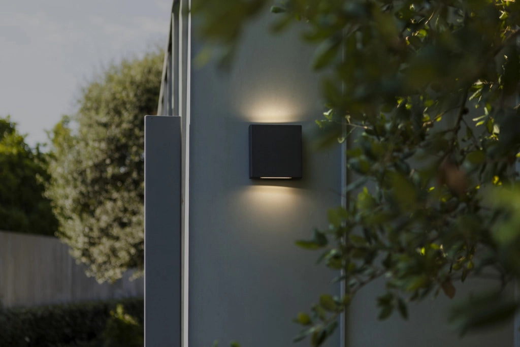 Applique esterno LED PILI quadrata grigio scuro IP54 Lutec