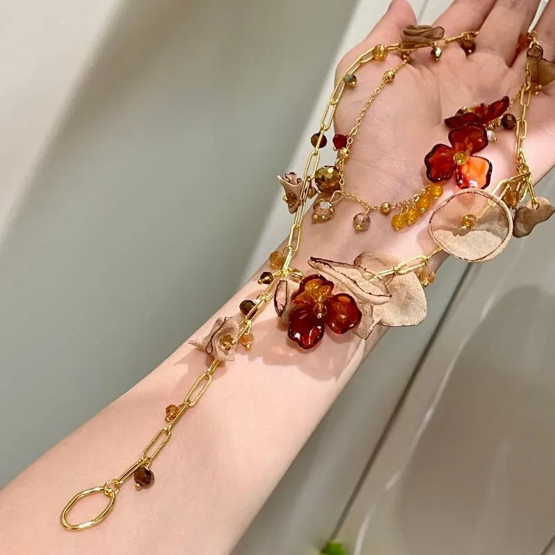 Collana vintage con fiore di cristallo marrone: gioiello fatto a mano con perline