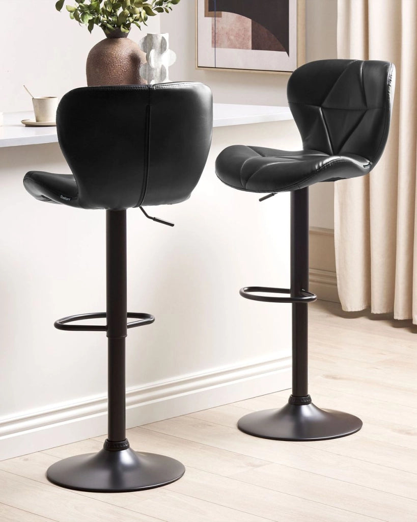 Set di 2 sgabelli in ecopelle nero con altezza regolabile sedia da bar moderna da cucina