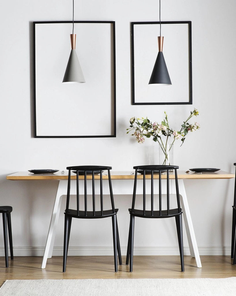 Set di 2 sedie da pranzo in materiale sintetico Nero con schienale a doghe senza braccioli dal design tradizionale