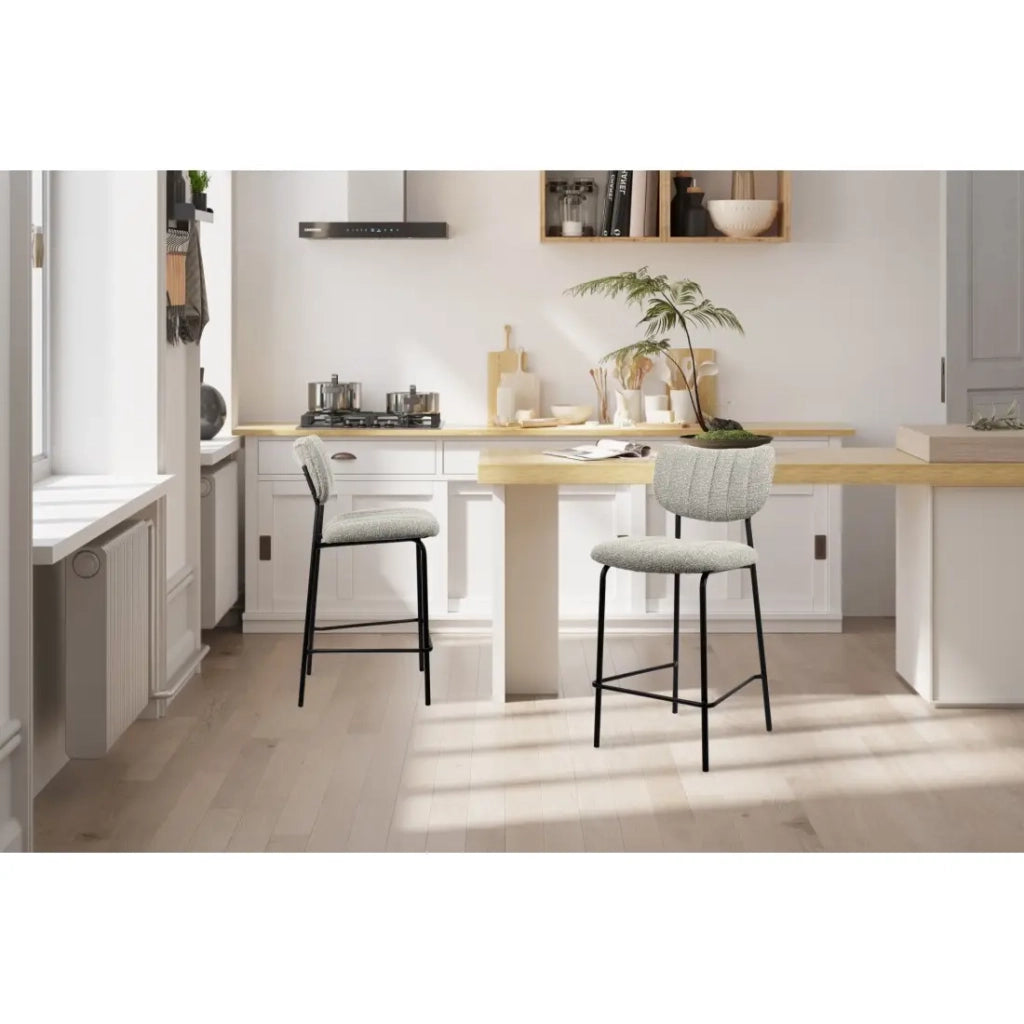 Sedia da banco VENTURA – Tessuto grigio chiaro – Piedi in metallo nero – Altezza 97 cm – Stile design/industriale