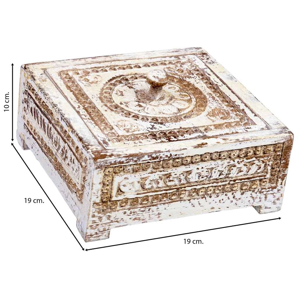 Scatola in legno intagliata con finitura bianco anticato 19x19x10h cm