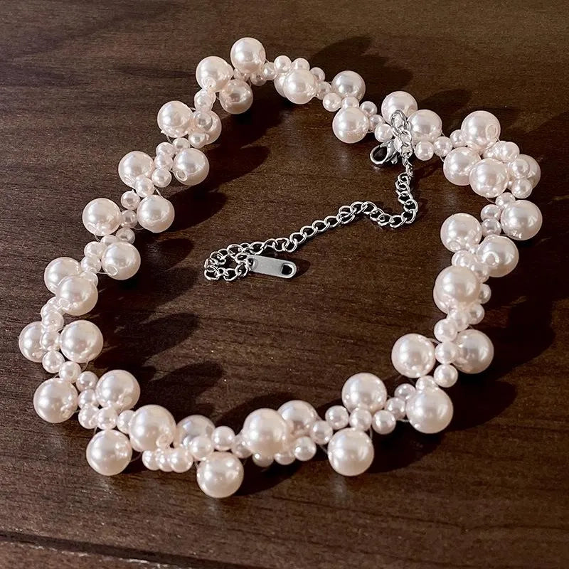 Bracciale e collana di perle irregolari realizzati a mano. Collana fatta a mano.