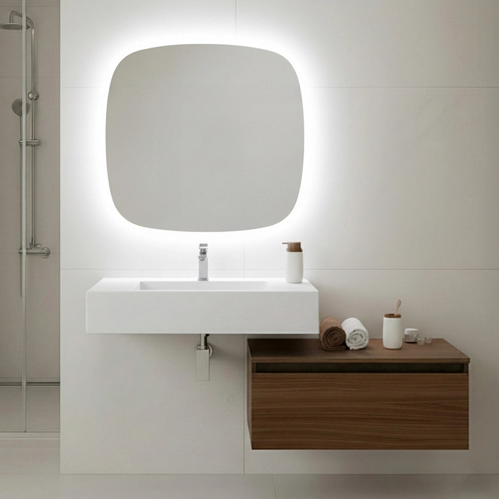 Specchio da parete 80x80 retroilluminato con luce naturale a filo lucido con angoli arrotondati – Aurea