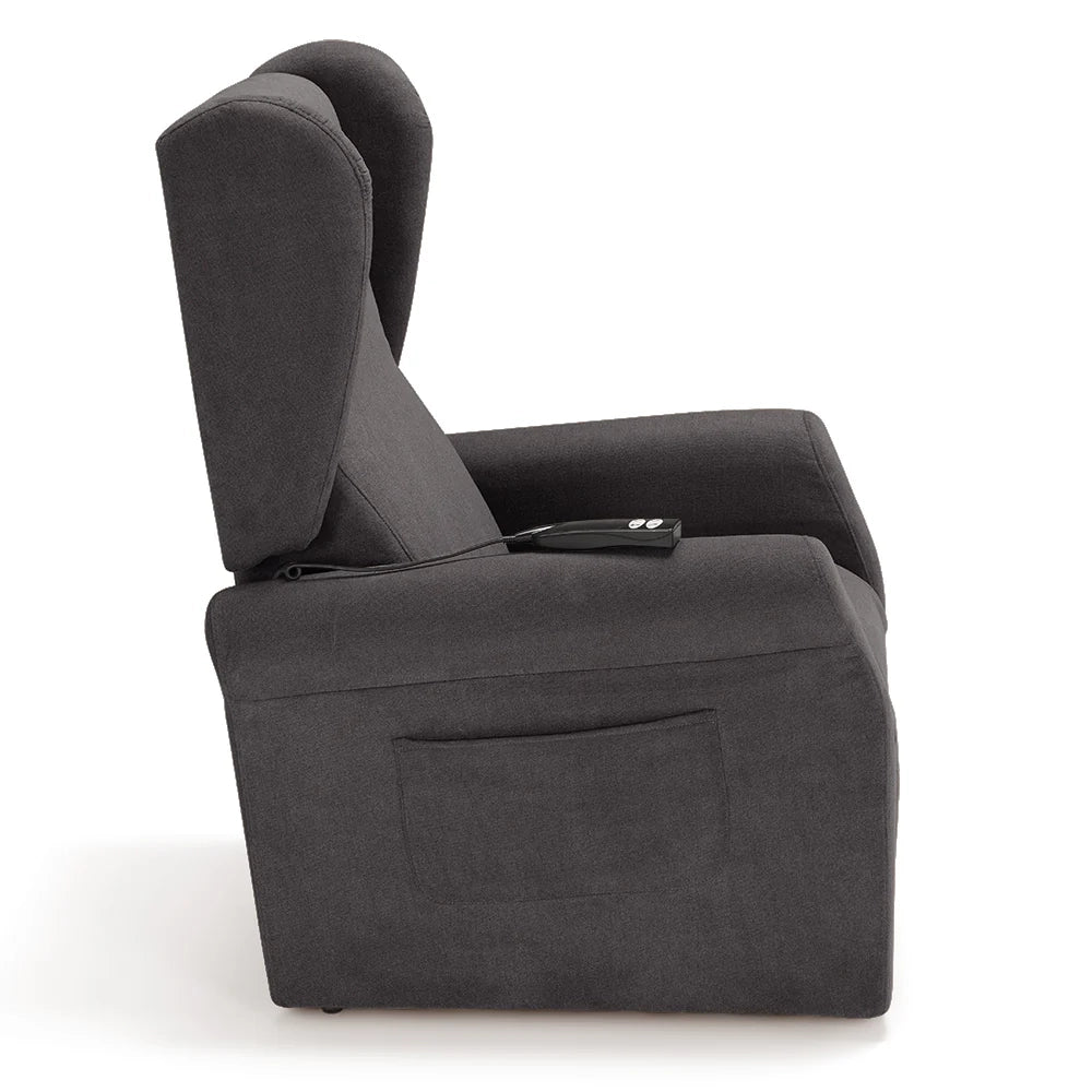 Poltrona relax elettrica PISA MADE IN ITALY per anziani e disabili, 2 motori, 4 ruote, Kit Batteria, reclinazione e alzapersona, Tessuto Antimacchia, colore Grigio