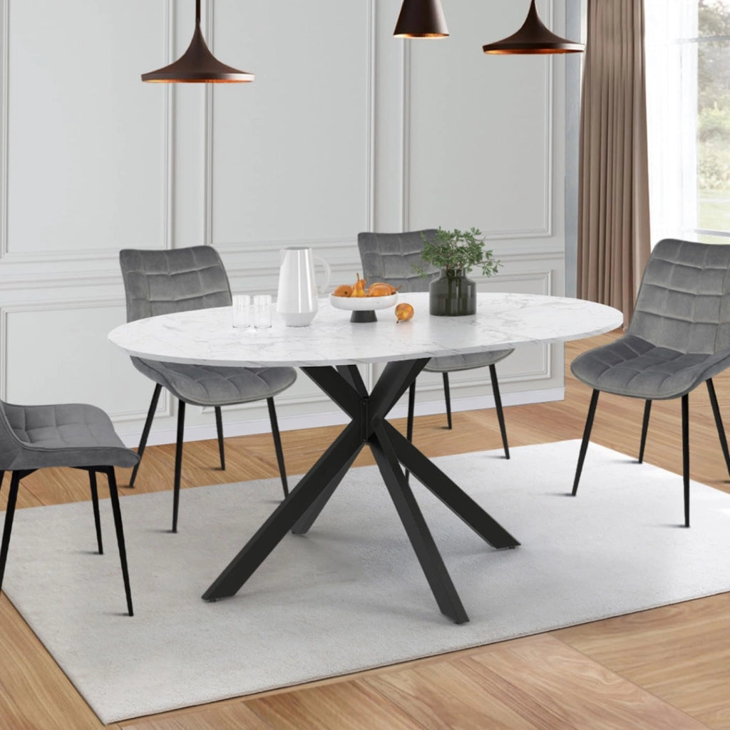 Tavolo da pranzo rotondo allungabile ALIX, 4-8 persone, gamba a ragno in metallo nero, piano effetto marmo ALASKA, 110-150 cm