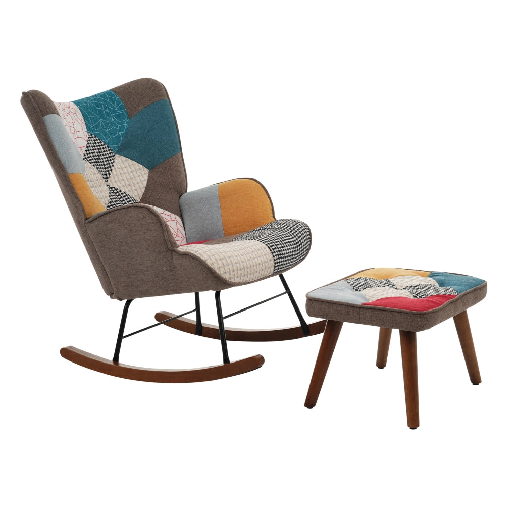Sedia a dondolo con poggiapiedi e imbottitura in schiuma, struttura in legno massello e ferro, patchwork colorato