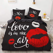 Set di coperte da letto per coppia 135x200 cm 4 pezzi, con motivi a tema Mr e Mrs, decorazioni a forma di labbra rosse, tessuto microfibra, set di coperte da letto per coppia 2 x 135x200 cm + 2 x 80x80 cm.